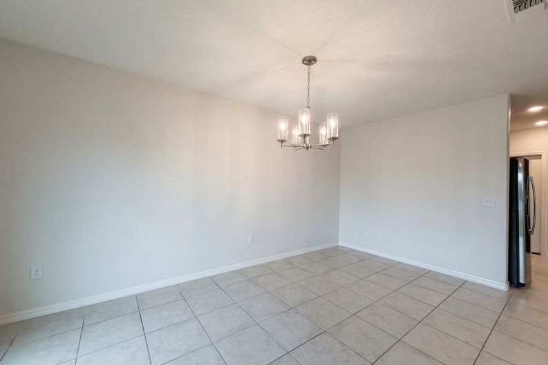 Photo 15 of 42 of 11849 Blackeyed Susan Dr, Riverview, FL