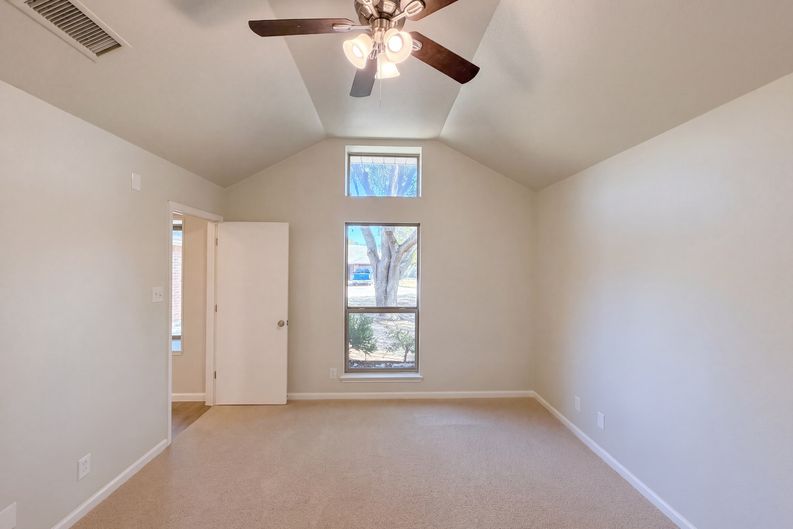 Photo 4 of 19 of 2812 Beverly Dr, Denton, TX