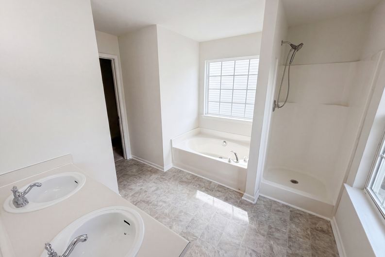 Photo 6 of 21 of 6126 Hickory Lane Dr, Union City, GA