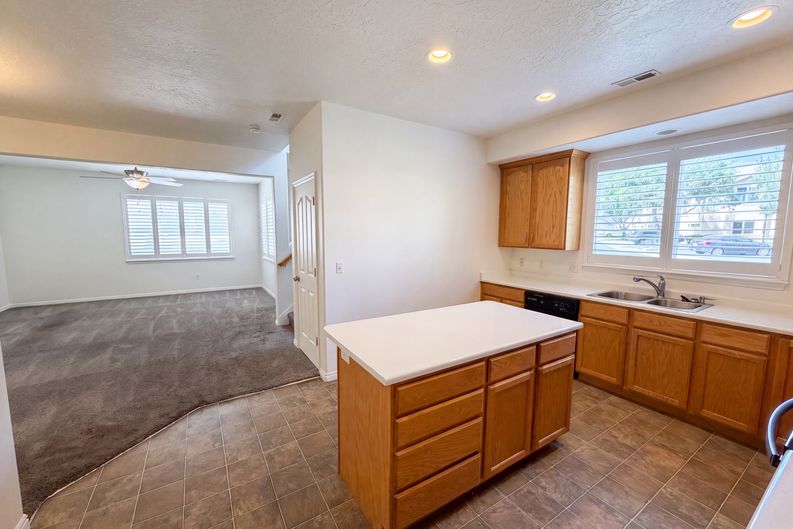 Photo 16 of 20 of 6943 W Bamburgh Way, West Valley City, UT