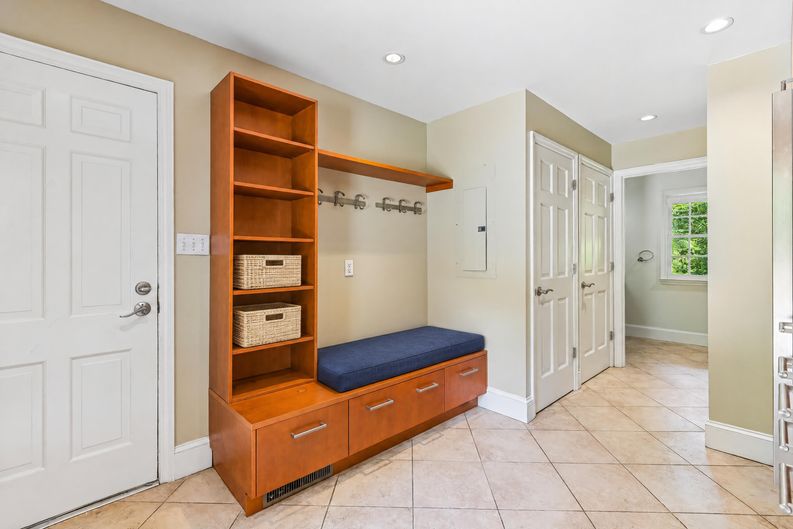 Photo 41 of 87 of 3135 Spalding Dr, Sandy Springs, GA