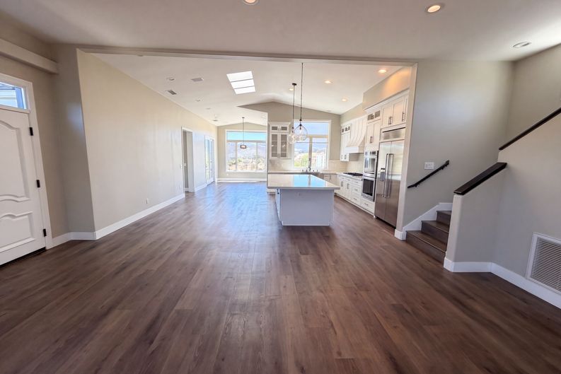 Photo 8 of 42 of 1596 Aldorado Dr, Vista, CA