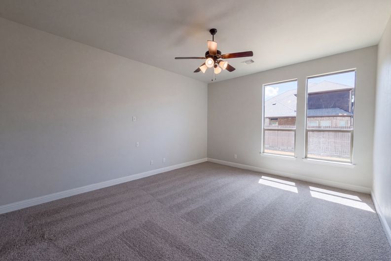 Photo 4 of 20 of 130 Red Pine Dr, Red Oak, TX