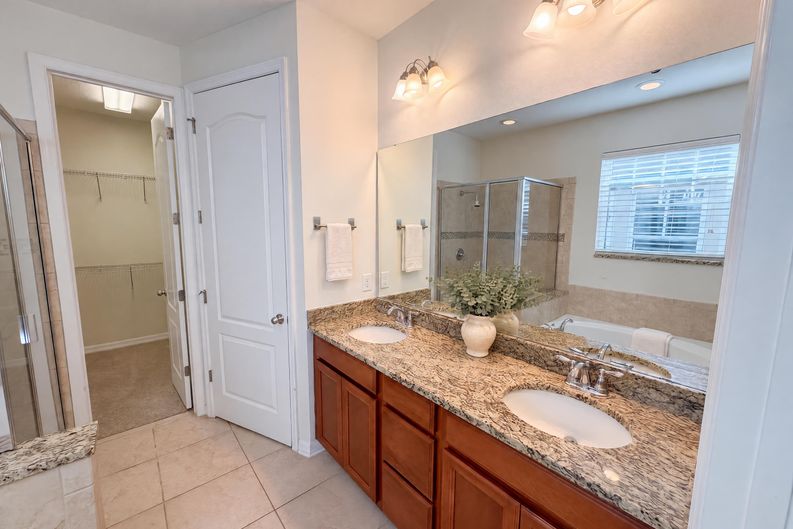 Photo 22 of 39 of 8231 Laureate Blvd, Orlando, FL