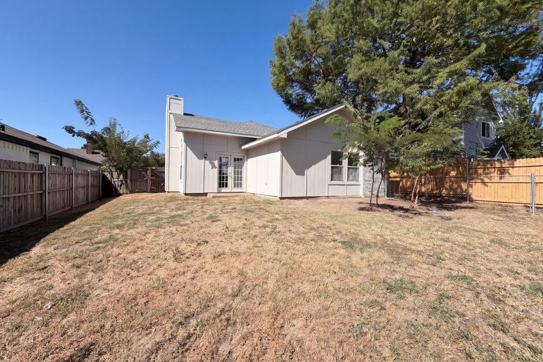 Photo 5 of 16 of 5624 Shady Springs Trl, Fort Worth, TX