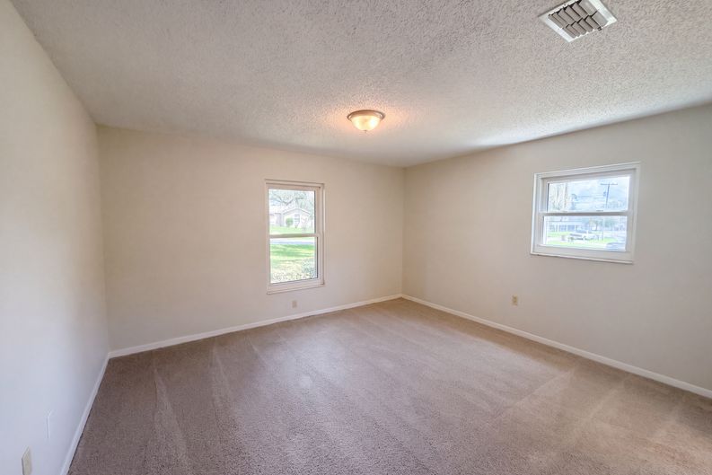 Photo 15 of 24 of 4536 Eagles Nest Rd, Fruitland Park, FL