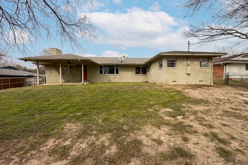 Photo 5 of 16 of 6817 Chickering Rd, Fort Worth, TX
