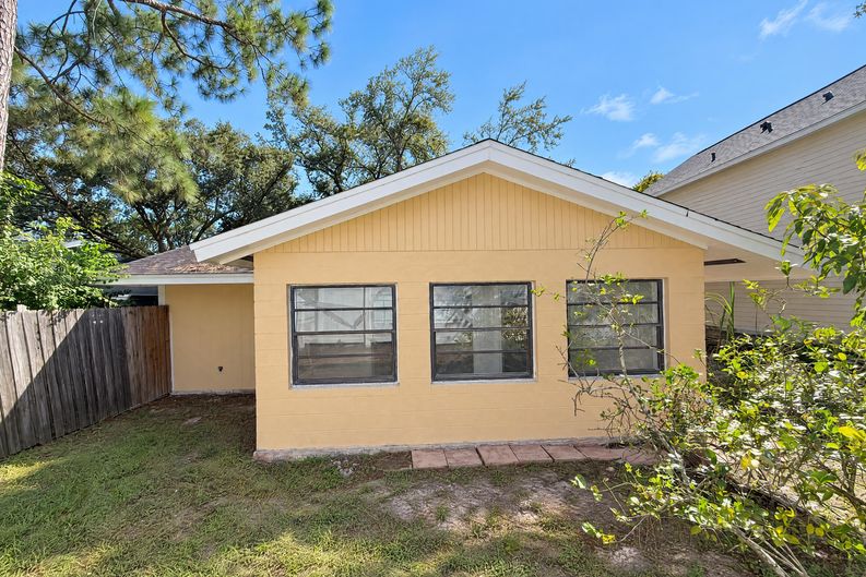 Photo 5 of 17 of 7606 Leon Ave, Temple Terrace, FL