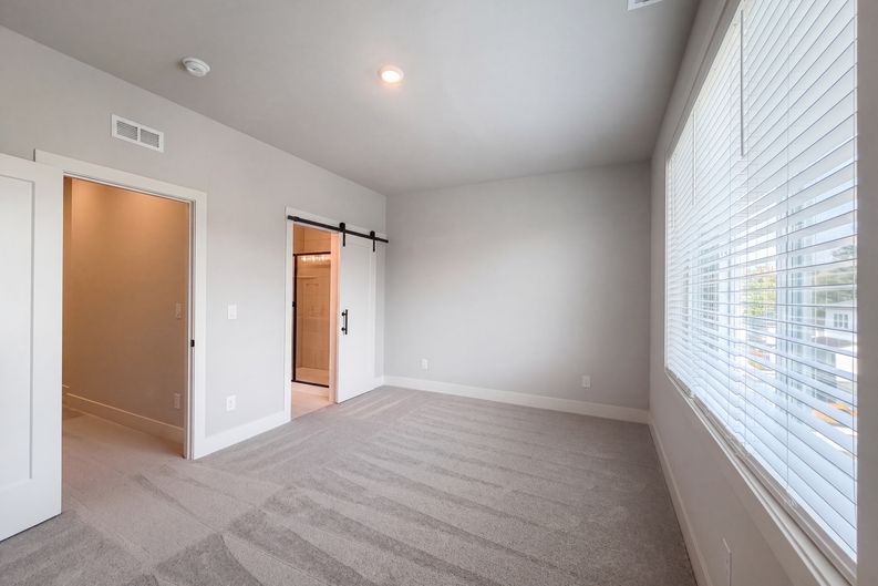 Photo 4 of 25 of 18630 SW Solitude St, Beaverton, OR
