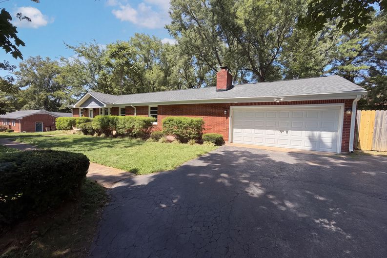 Photo 23 of 26 of 220 Haywood Ln, Nashville, TN