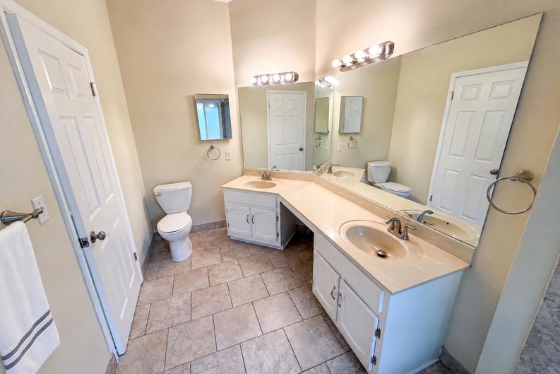 Photo 14 of 24 of 3271 Tennington Pl, Lawrenceville, GA