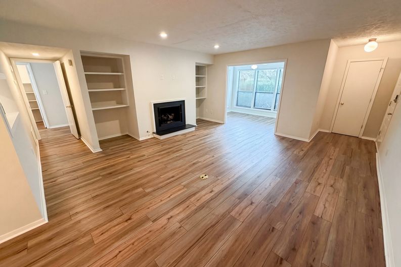 Photo 3 of 24 of 1013 Dunbar Dr, Atlanta, GA