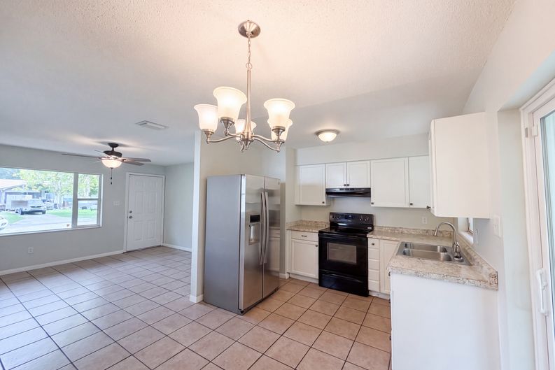 Photo 6 of 23 of 1735 Jefferson Dr, Mount Dora, FL