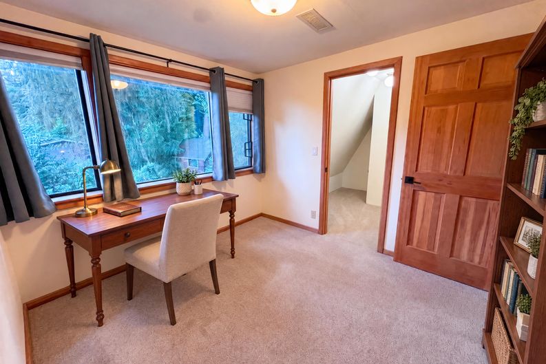 Photo 11 of 29 of 4510 SW 244th St, Vashon, WA