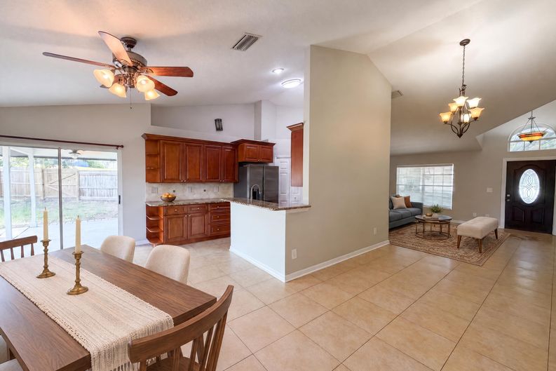 Photo 11 of 29 of 17802 Jefferson St, Oakland, FL