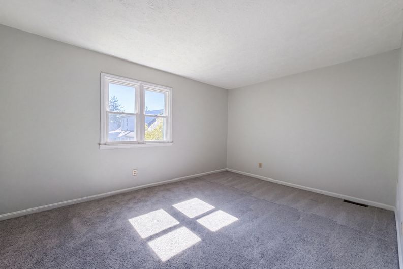 Photo 11 of 25 of 7636 Montgomery Rd, Cincinnati, OH