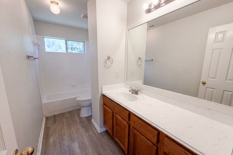 Photo 14 of 20 of 448 N Waterford Oaks Dr, Cedar Hill, TX