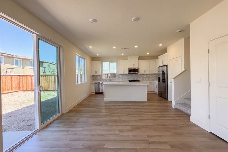 Photo 12 of 49 of 5699 Kusnick Ave, Tracy, CA