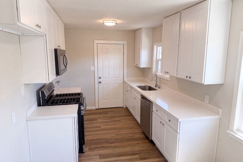 Photo 8 of 19 of 1374 El Nita Ln, Hemet, CA