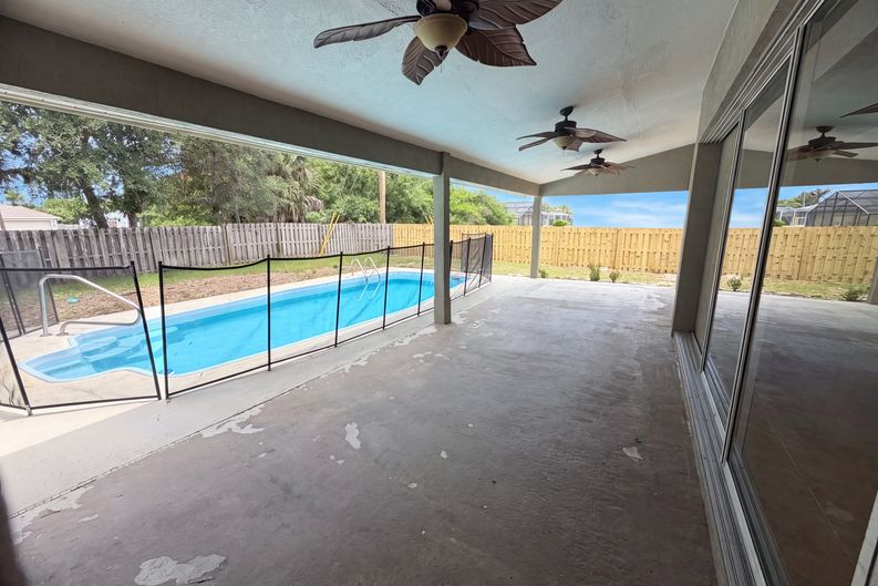 Photo 24 of 29 of 711 SE Celtic Ave, Port Saint Lucie, FL