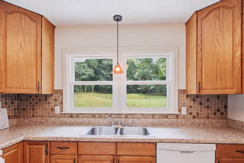 Photo 5 of 47 of 3703 Thrushwood Dr, Chattanooga, TN