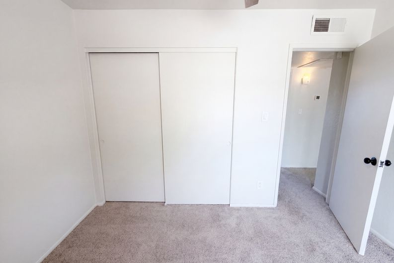 Photo 11 of 27 of 1413 W Behrend Dr, Phoenix, AZ