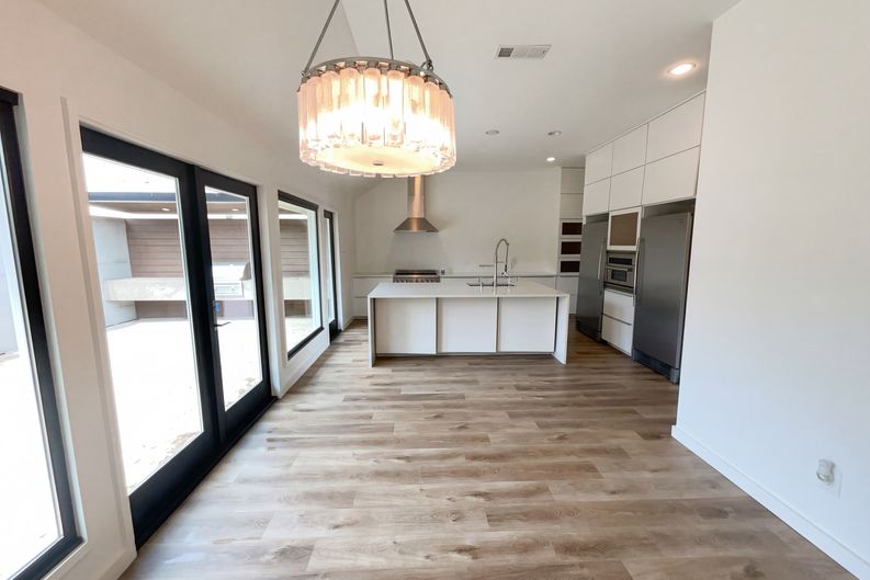 Photo 16 of 24 of 7121 Winding Creek Rd, Dallas, TX