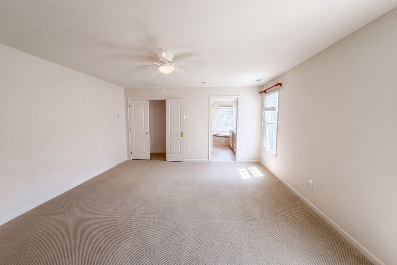 Photo 5 of 43 of 15559 Brown Deer Ct, Haymarket, VA