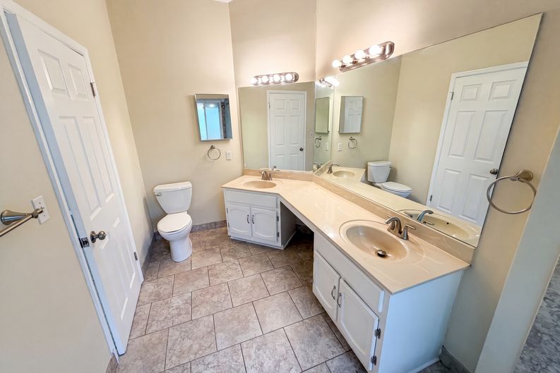 Photo 14 of 24 of 3271 Tennington Pl, Lawrenceville, GA