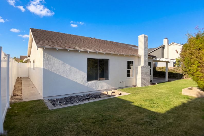 Photo 5 of 21 of 8361 Northport Dr, Huntington Beach, CA