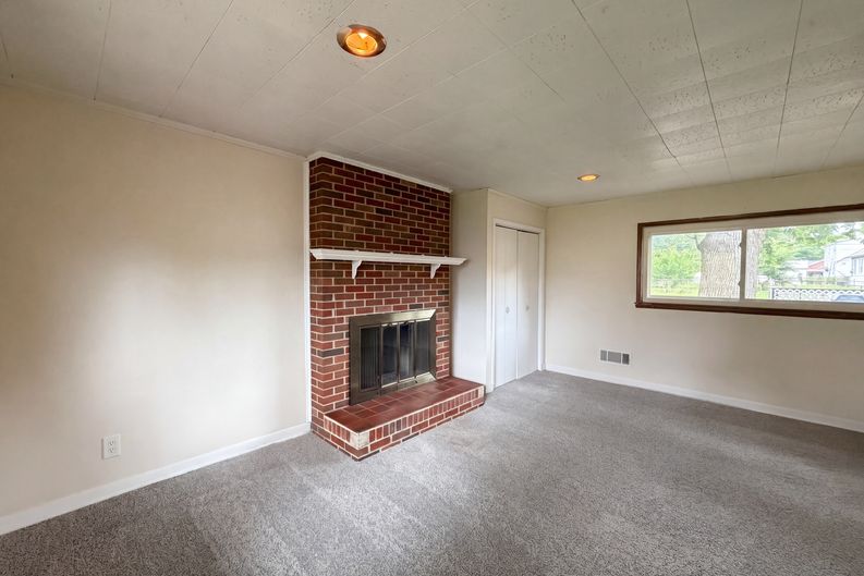 Photo 10 of 21 of 1607 N 17th St, Belleville, IL