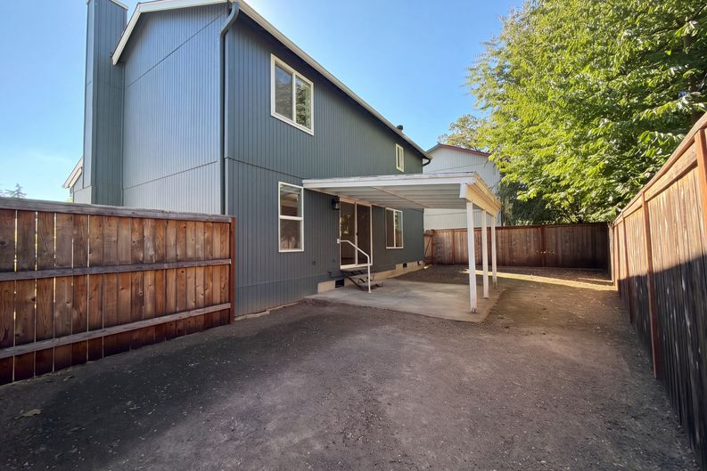 Photo 24 of 26 of 17475 SW Eirwen St, Beaverton, OR