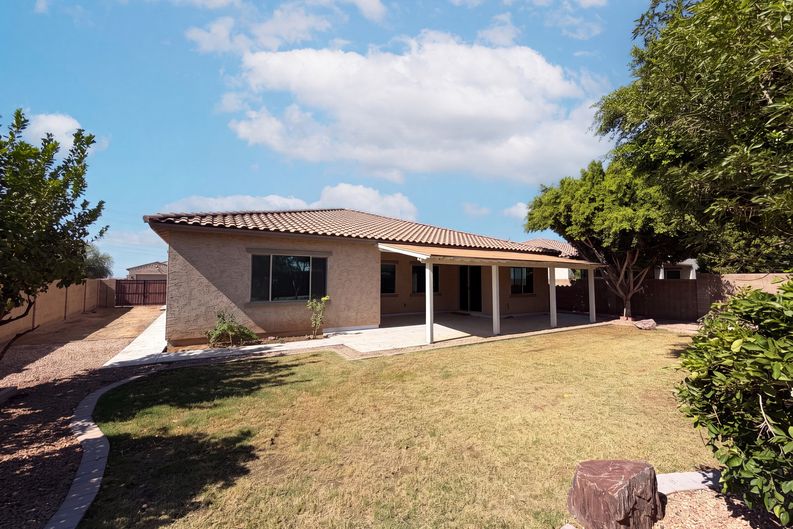 Photo 5 of 39 of 18136 W Devonshire Ave, Goodyear, AZ