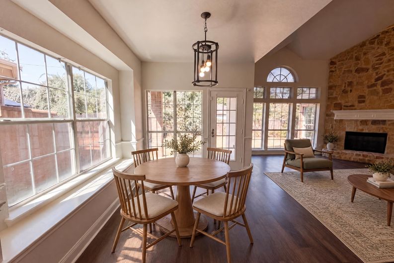 Photo 8 of 29 of 1803 High Meadow St, Glenn Heights, TX