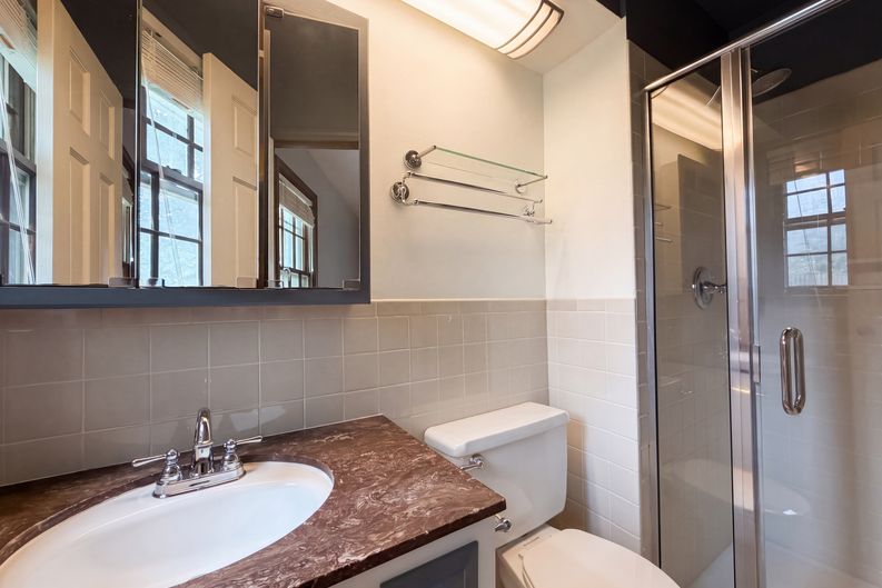 Photo 11 of 27 of 6916 N Overland Dr, Kansas City, MO