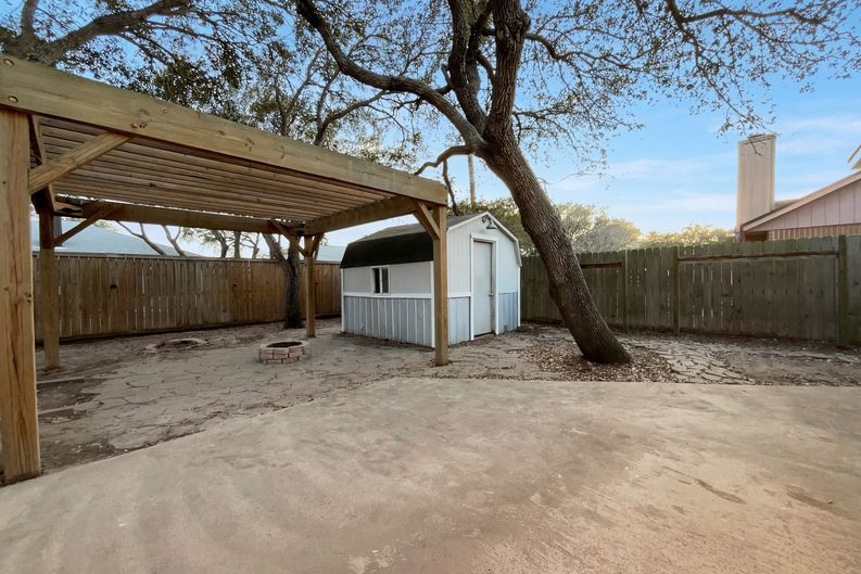 Photo 15 of 16 of 2175 Timberleaf Cir, Ingleside, TX