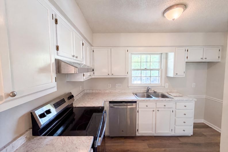 Photo 6 of 17 of 102 Old Maple Ln, Durham, NC
