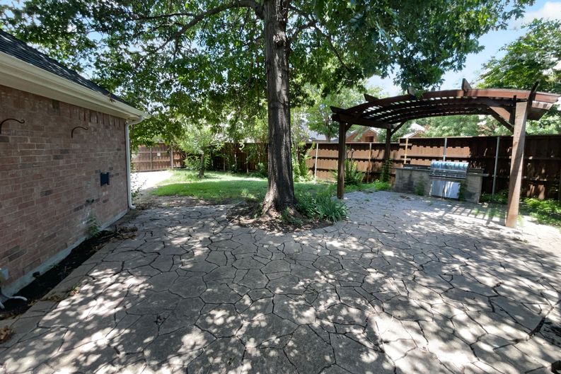 Photo 21 of 27 of 321 Beacon Hill Dr, Allen, TX