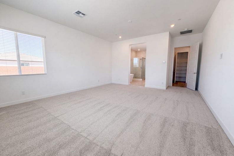 Photo 4 of 32 of 8289 Warbonnet Way, Las Vegas, NV