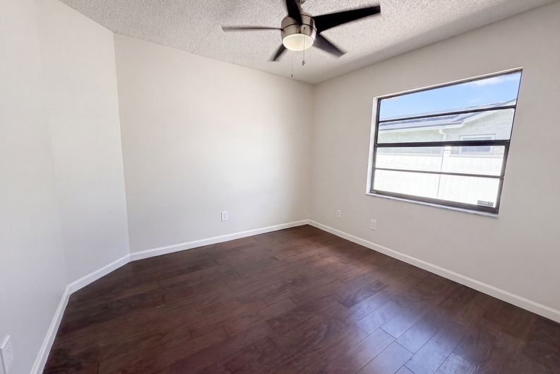 Photo 10 of 17 of 9507 Letterstone Ct, Tampa, FL