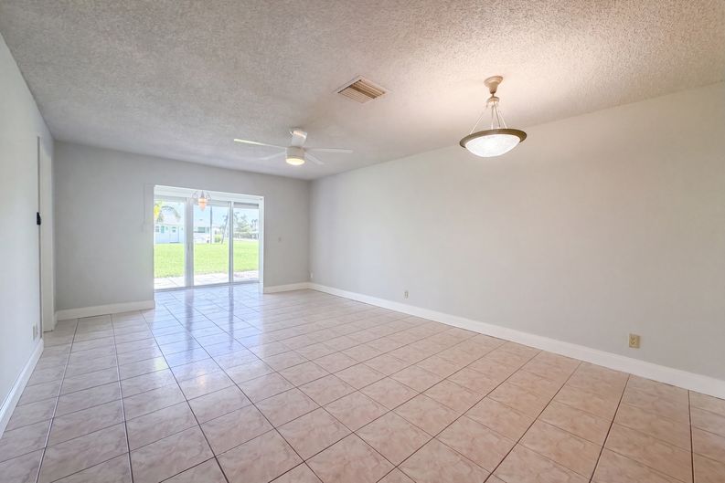 Photo 8 of 23 of 400 SW Golfview Ter, Boynton Beach, FL
