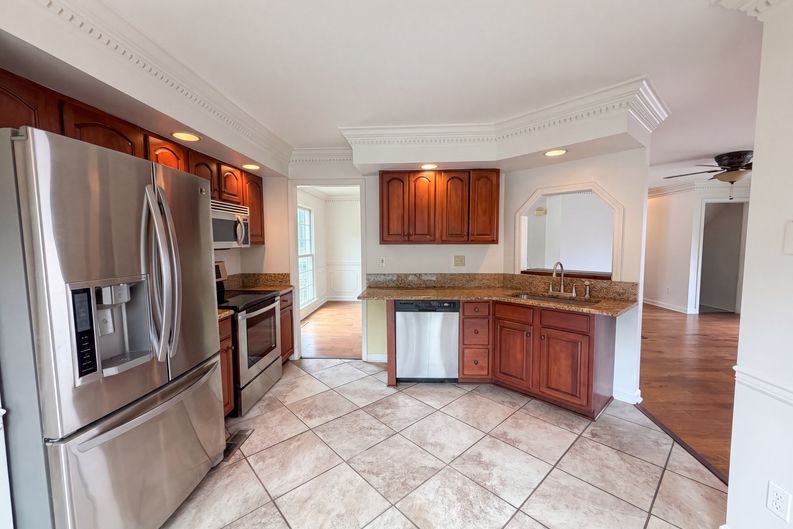 Photo 6 of 33 of 8542 Oxford Dr, Knoxville, TN