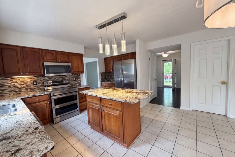 Photo 12 of 51 of 7966 Lazelle Woods Dr, Westerville, OH