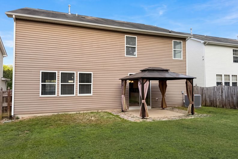 Photo 5 of 19 of 1812 Devonridge Dr, Fuquay Varina, NC