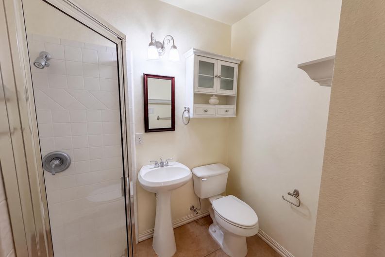 Photo 18 of 22 of 2836 S Lakeview Dr, Cedar Hill, TX