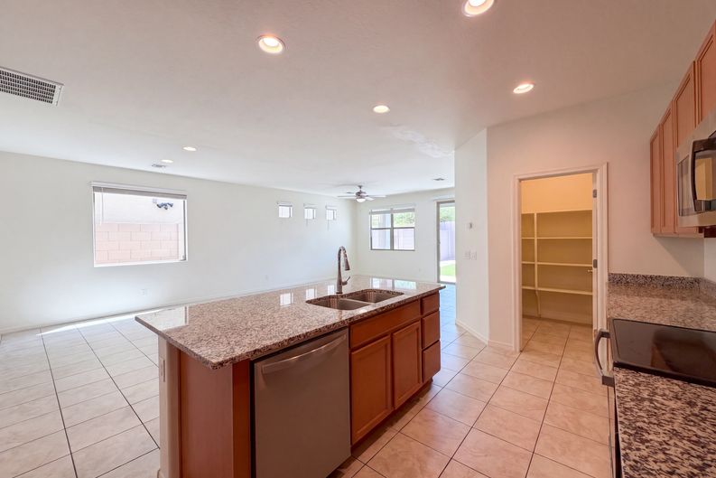 Photo 10 of 35 of 3325 W Dunbar Dr, Phoenix, AZ