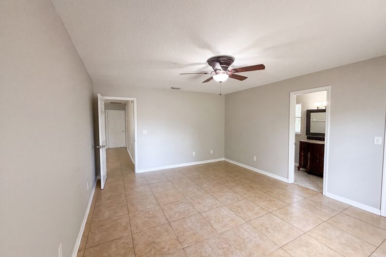 Photo 4 of 29 of 17802 Jefferson St, Oakland, FL