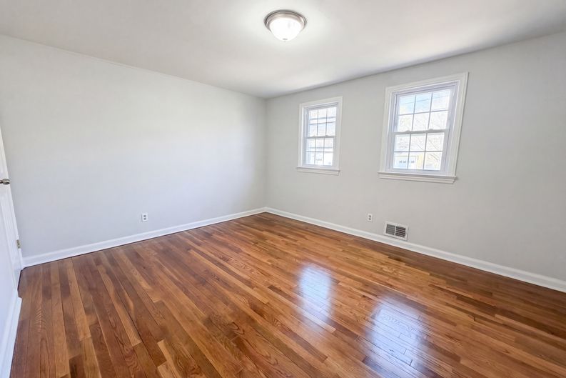 Photo 4 of 23 of 19 Delekas Ave, South Plainfield, NJ