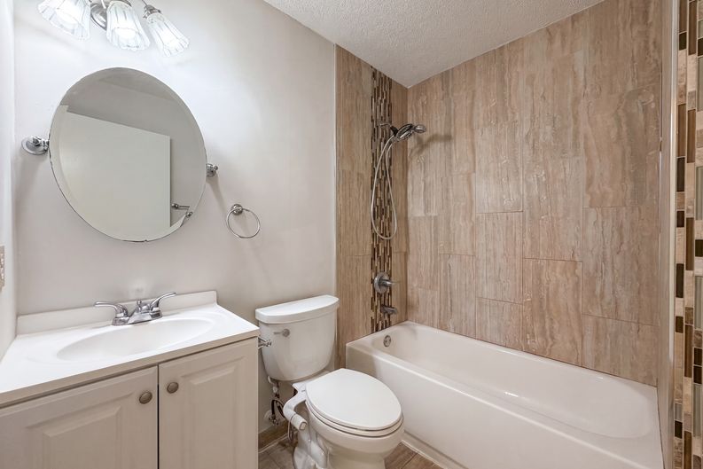 Photo 12 of 17 of 8510 McNeill Rd, Jacksonville, FL
