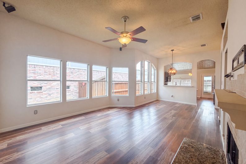 Photo 3 of 28 of 1688 Yellowstone Ave, Lewisville, TX